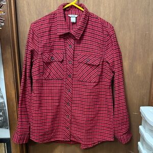 Women’s Duluth Trading Co Red and Black flannel Button-Up Shirt. Large.